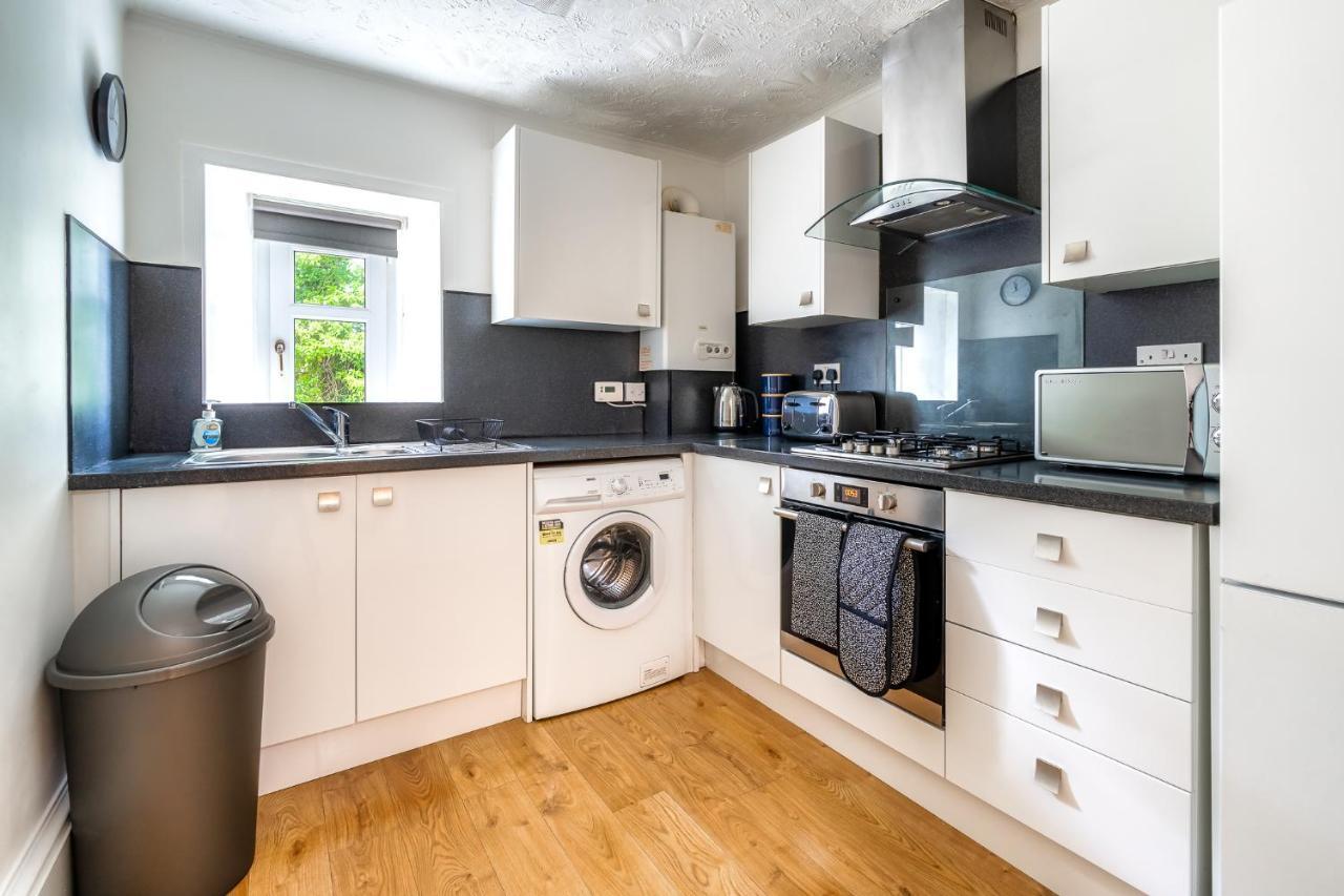 Cosy Retreat - Charming 2-Bed Apartment Greenock Exterior foto