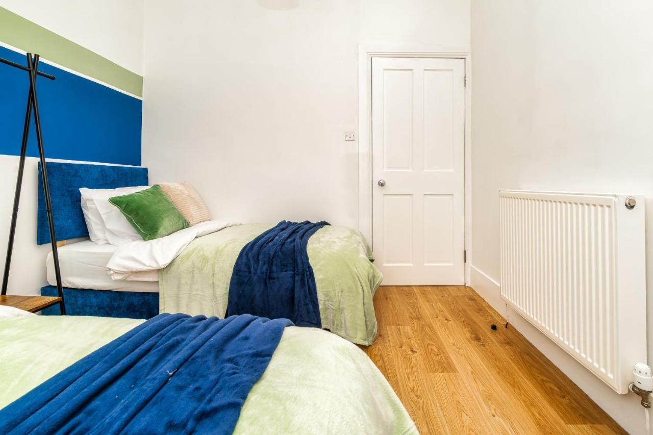 Cosy Retreat - Charming 2-Bed Apartment Greenock Exterior foto