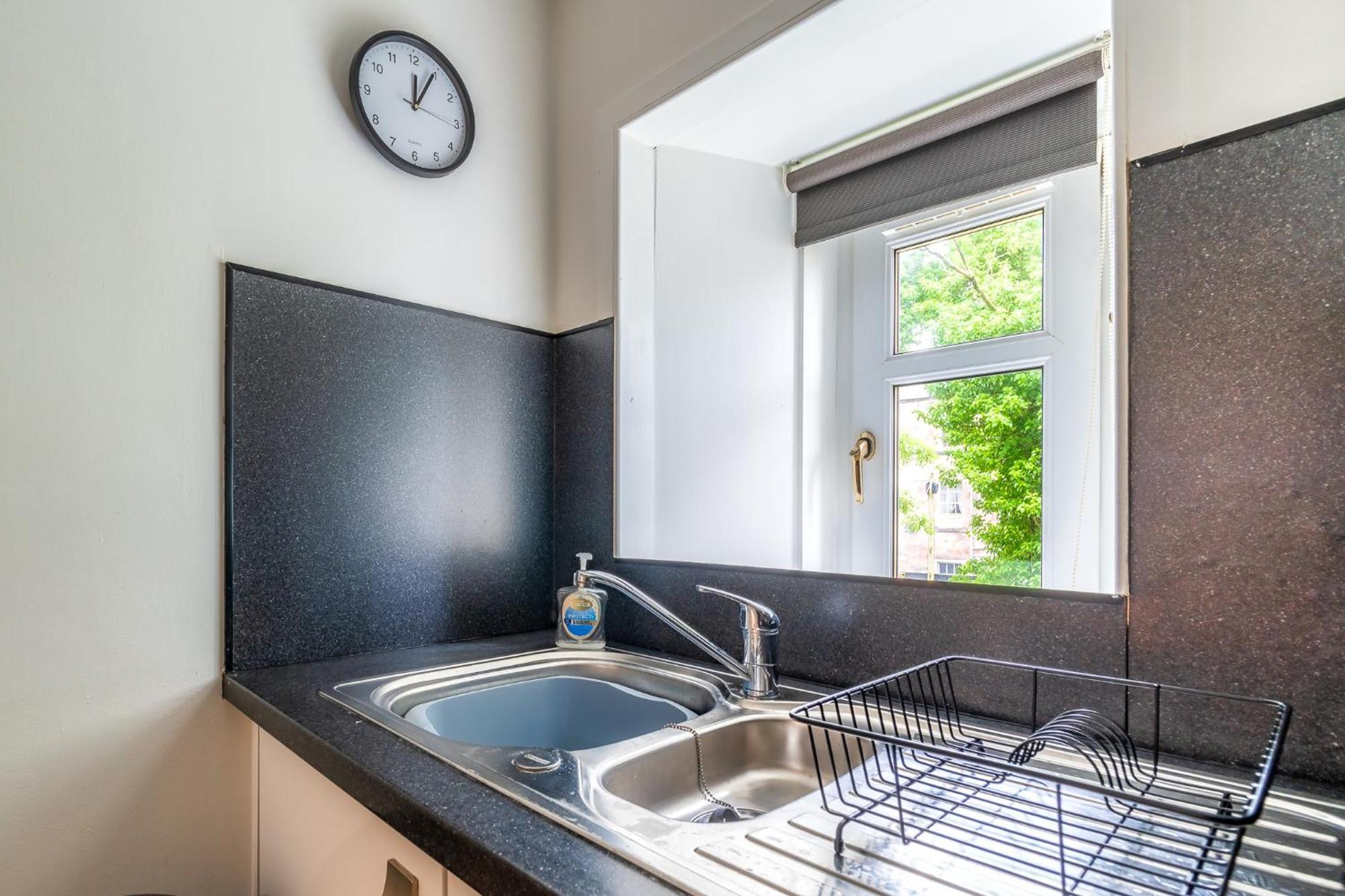 Cosy Retreat - Charming 2-Bed Apartment Greenock Exterior foto